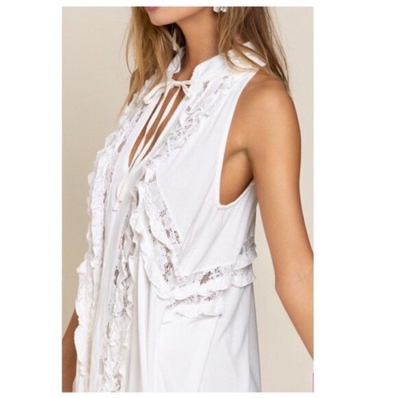 lace Paneled Ruffle Detailed Sleeveless Swing Top - Picture 7 of 13